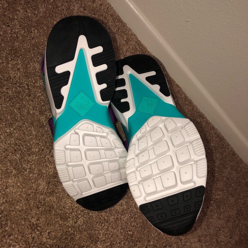 Women Nike Air Huarache City NWOT!! - Picture 5 of 8